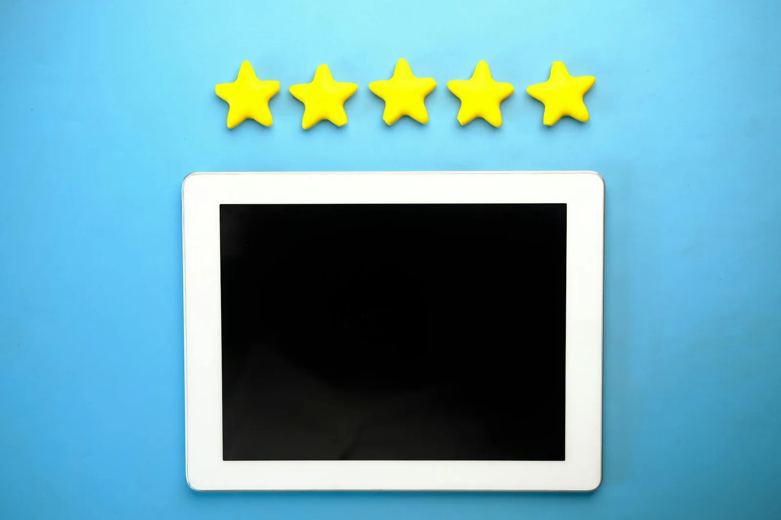 AI odpovědi na recenze: kdy fungují a kdy škodí vaší firmě